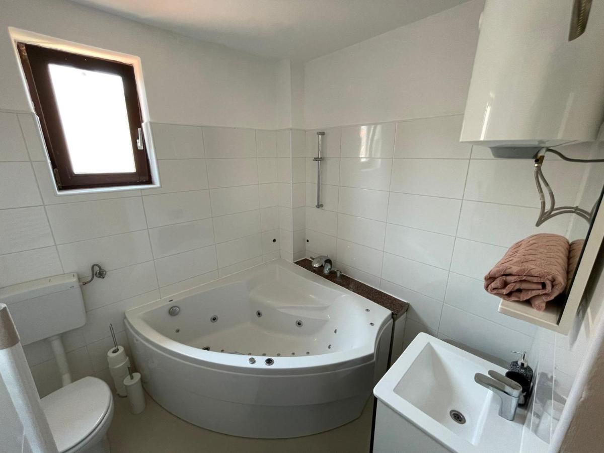 מאלינסקה Apartments Fratelli מראה חיצוני תמונה